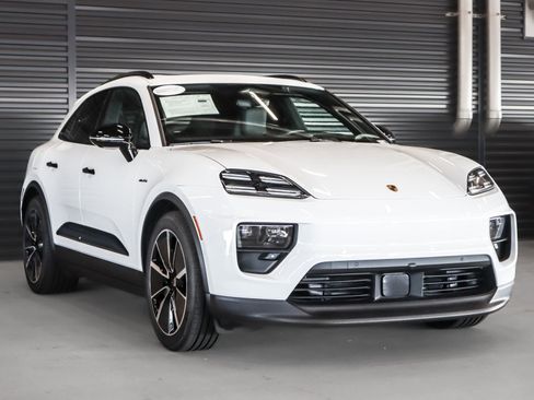 Certified 2025 Porsche Macan 4S Electric image 7