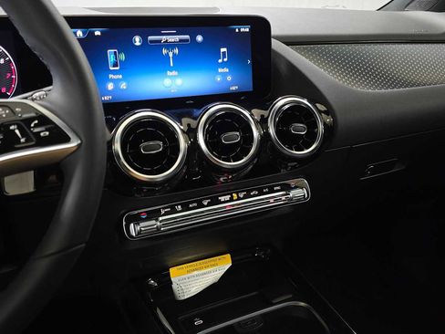 Used 2026 Mercedes-Benz GLA 250 4MATIC image 34