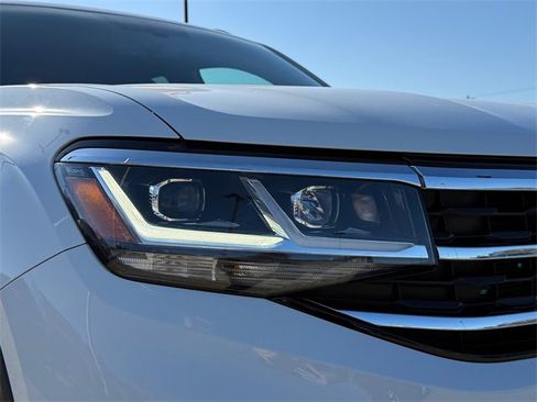 Used 2021 Volkswagen Atlas Cross Sport SE image 3