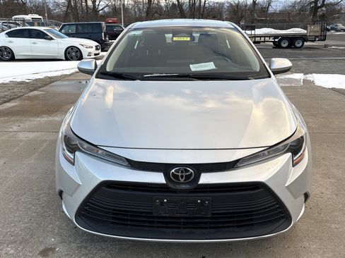 Used 2025 Toyota Corolla LE image 2