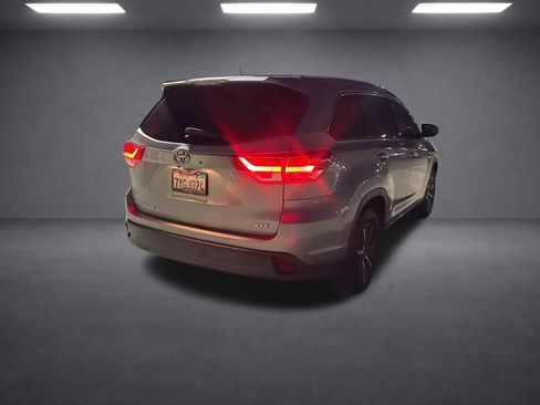 Used 2017 Toyota Highlander XLE w/ Carpet Mat Package FWD image 20