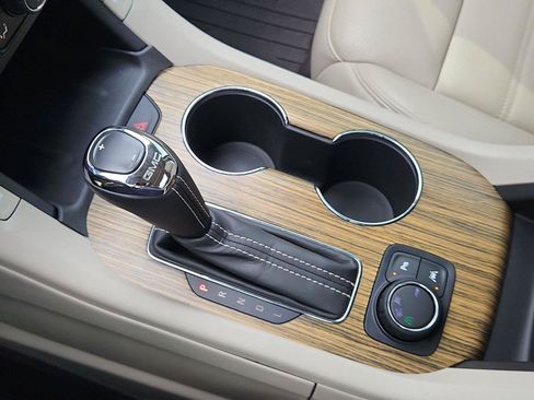 Used 2019 GMC Acadia Denali w/ Technology Package FWD image 16