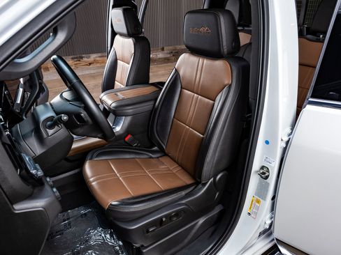 Used 2024 Chevrolet Silverado 2500 High Country w/ Technology Package image 29