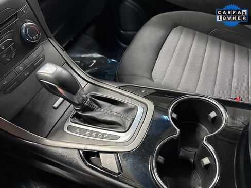 Used 2018 Ford Edge SE image 17