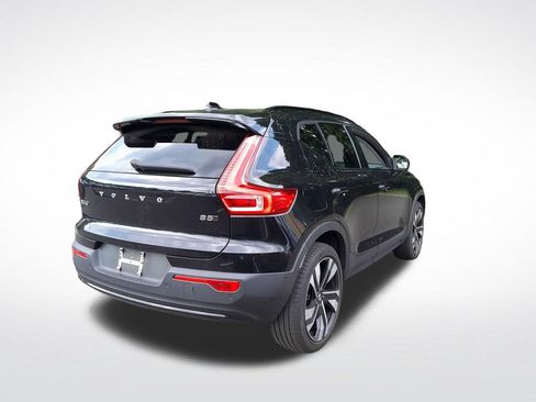 Used 2024 Volvo XC40 B5 Plus w/ Protection Package Premier AWD/4WD image 8