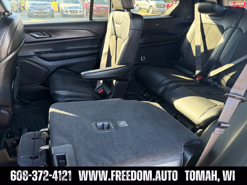 Used 2024 Jeep Grand Cherokee L Altitude AWD/4WD image 30