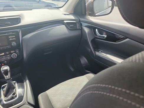 Used 2018 Nissan Rogue Sport SV FWD image 17