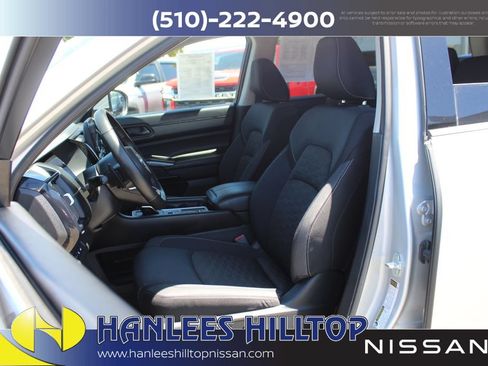 Used 2025 Nissan Pathfinder SV FWD image 13