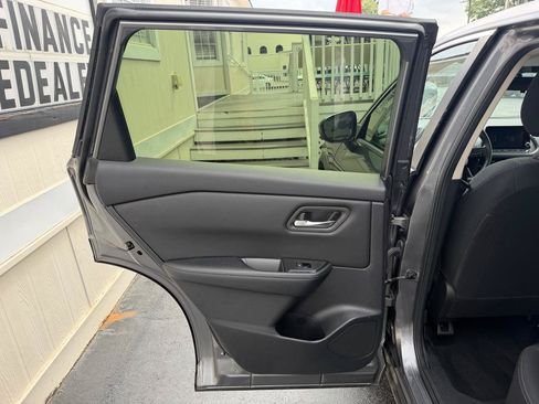 Used 2024 Nissan Rogue SV AWD/4WD image 25