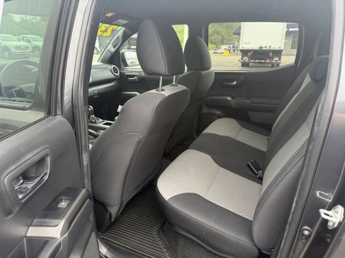 Used 2023 Toyota Tacoma 4x4 Double Cab image 9