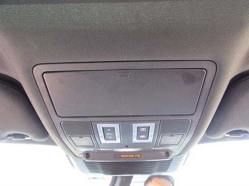 Used 2021 Jaguar XF R-Dynamic SE AWD/4WD image 22