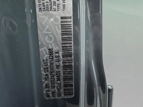 Used 2024 Jeep Wrangler Unlimited Sahara w/ Technology Group AWD/4WD image 33