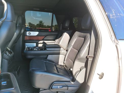Used 2024 Lincoln Navigator L Reserve w/ Equipment Group 201A AWD/4WD image 10