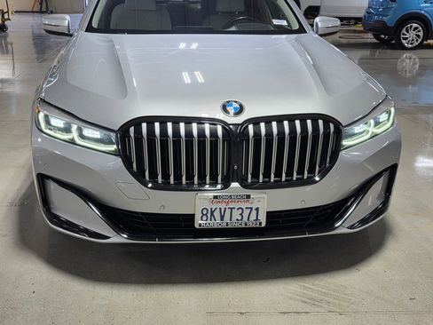 Used 2020 BMW 745e xDrive AWD/4WD image 9
