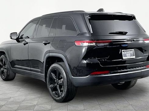 Used 2023 Jeep Grand Cherokee Limited w/ Black Appearance Package AWD/4WD image 4