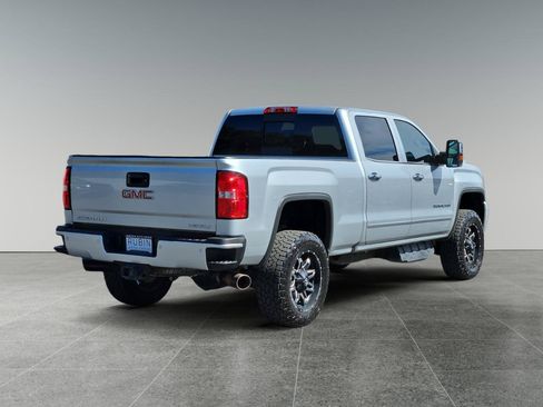 Used 2018 GMC Sierra 2500 Denali w/ Duramax Plus Package AWD/4WD image 5