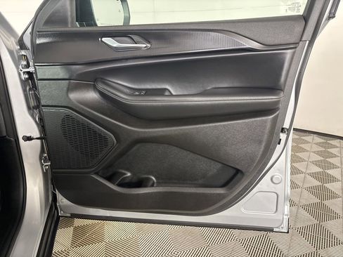 Used 2025 Jeep Grand Cherokee Laredo X w/ Luxury Tech Group I AWD/4WD image 26