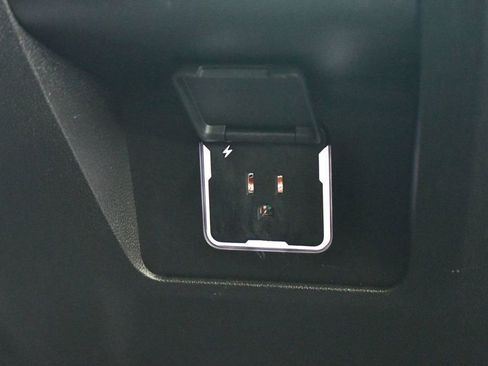 Used 2022 Chevrolet Suburban RST w/ Sport Performance Package image 46