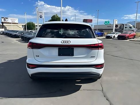 Used 2025 Audi Q6 e-tron Premium Plus w/ Premium Plus AWD/4WD image 4