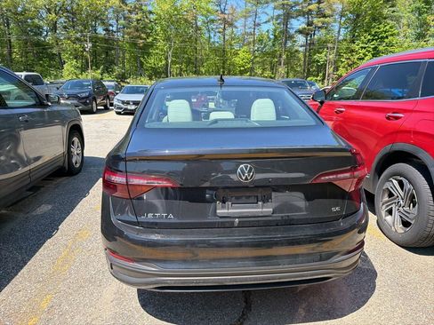 Used 2023 Volkswagen Jetta SE FWD image 3