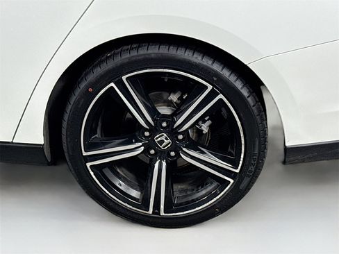 Used 2023 Honda Accord Sport image 9