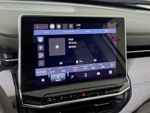 Used 2022 Jeep Compass Latitude w/ Sun and Sound Group image 7