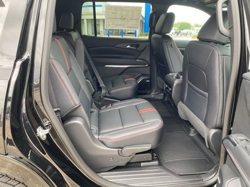 New 2026 Chevrolet Traverse RS w/ LPO, Floor Liner Package FWD image 31