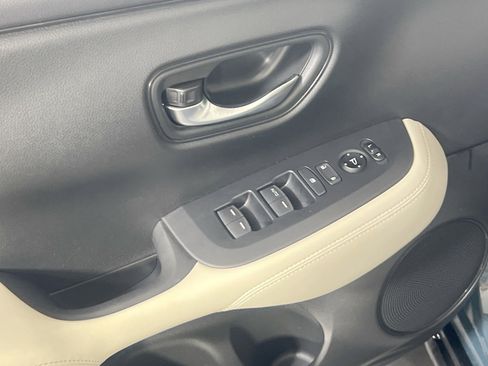 Used 2025 Honda HR-V LX image 17