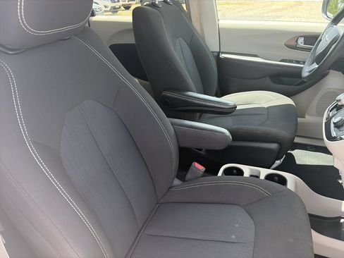 Used 2023 Chrysler Voyager LX FWD image 38
