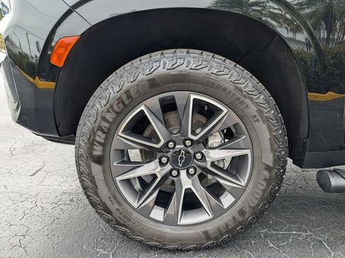 Used 2024 Chevrolet Suburban Z71 w/ Luxury Package image 5