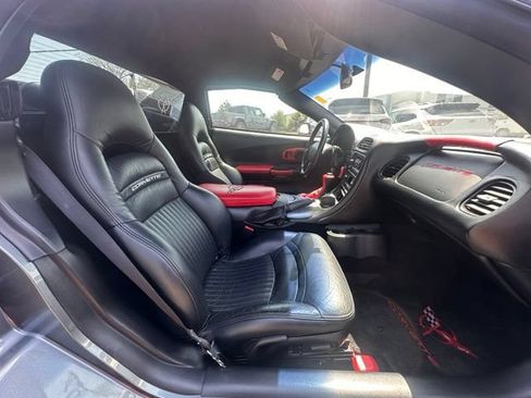Used 2004 Chevrolet Corvette Convertible w/ Preferred Equipment Group RWD image 26