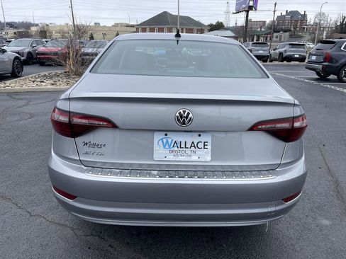 Certified 2021 Volkswagen Jetta SE image 4