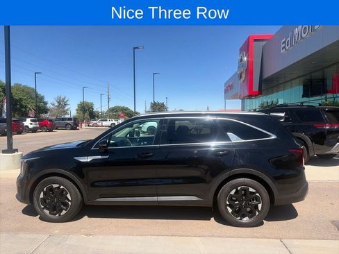 Used 2024 Kia Sorento S FWD image 8