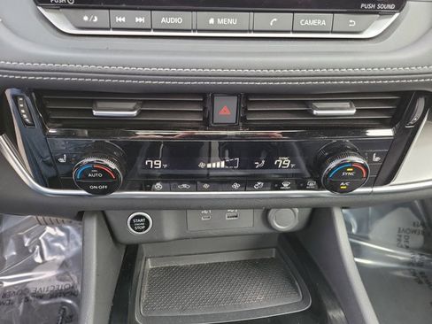 Used 2022 Nissan Rogue SV w/ SV Premium Package image 32