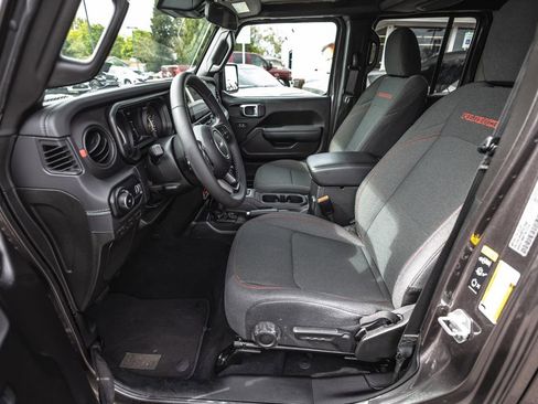 Used 2025 Jeep Wrangler Unlimited Rubicon AWD/4WD image 22