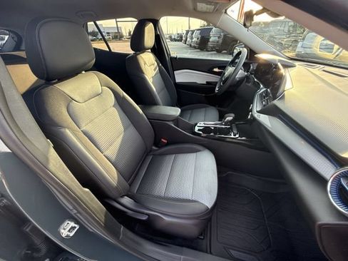 Certified 2025 Chevrolet Trax LT FWD image 29
