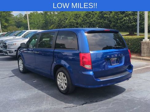 Used 2020 Dodge Grand Caravan SE w/ UConnect Hands-Free Group FWD image 3