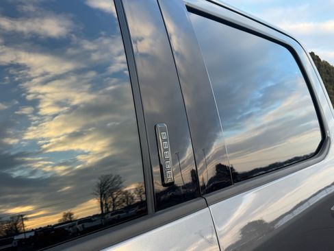 Used 2021 Ford F350 Lariat image 37