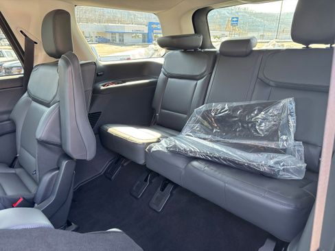 New 2026 Ford Expedition Active image 9