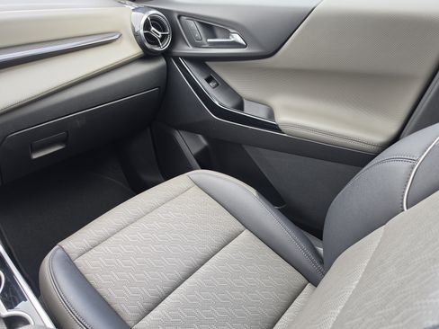 Used 2025 Chevrolet Equinox LT w/ Convenience Package II FWD image 21