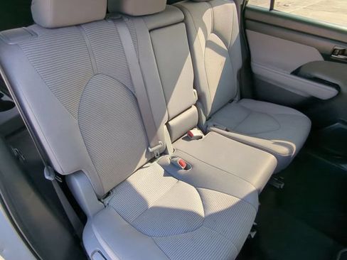 Used 2023 Toyota Highlander LE FWD image 26