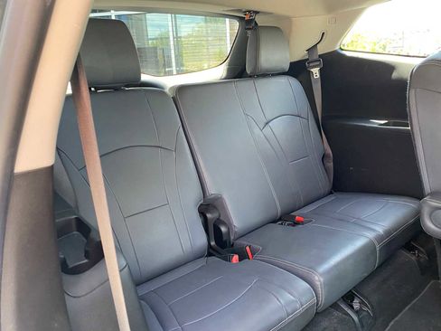 Used 2018 Buick Enclave Essence AWD/4WD image 34
