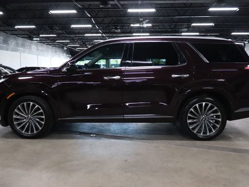 Used 2024 Hyundai Palisade Calligraphy image 2