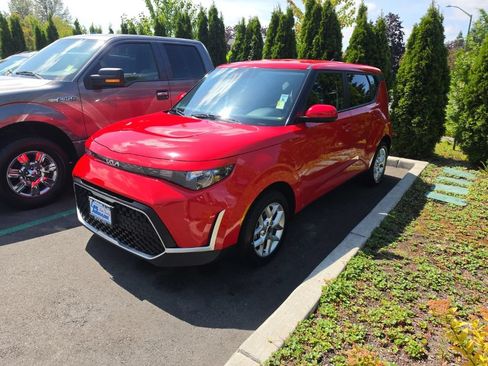 Used 2023 Kia Soul LX w/ LX Technology Package FWD image 1