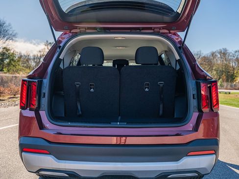 Used 2025 Kia Sorento LX image 15