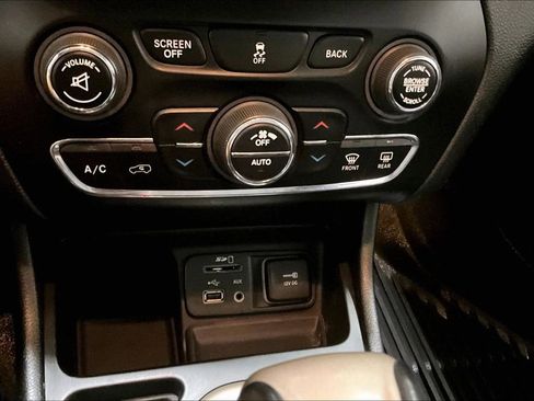 Used 2015 Jeep Cherokee Limited image 15