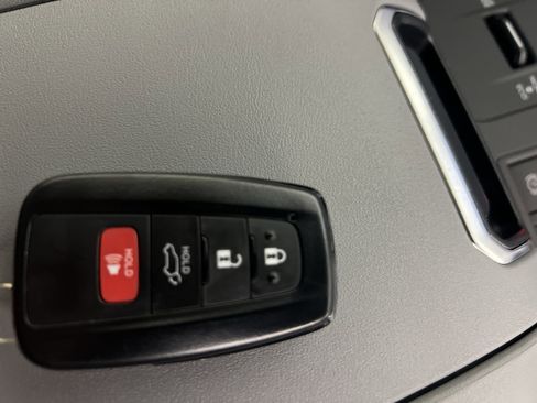 Used 2023 Toyota Highlander XLE FWD image 41