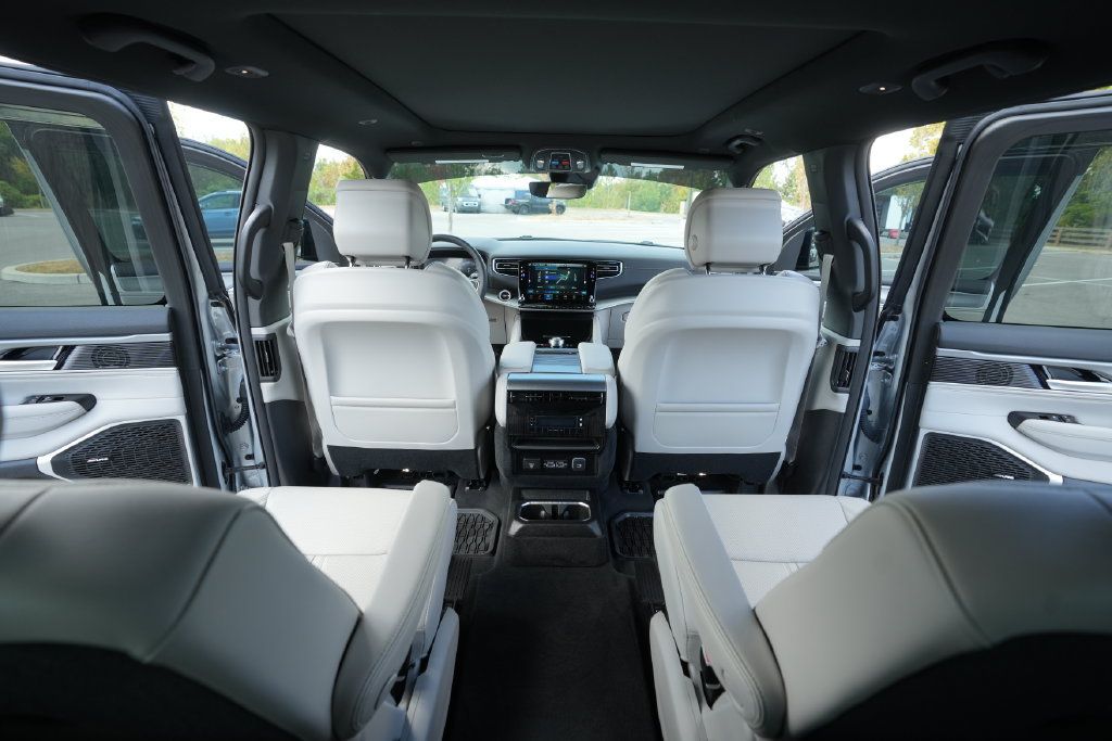 Used 2026 Jeep Grand Wagoneer 2WD w/ Premium Group I image 25