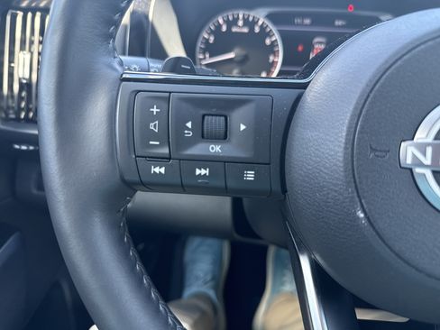 Used 2025 Nissan Pathfinder SL AWD/4WD image 19