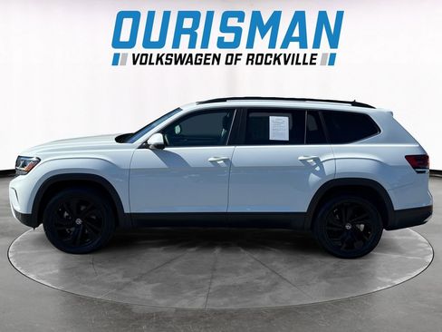 Used 2023 Volkswagen Atlas SE w/ Panoramic Sunroof Package FWD image 3